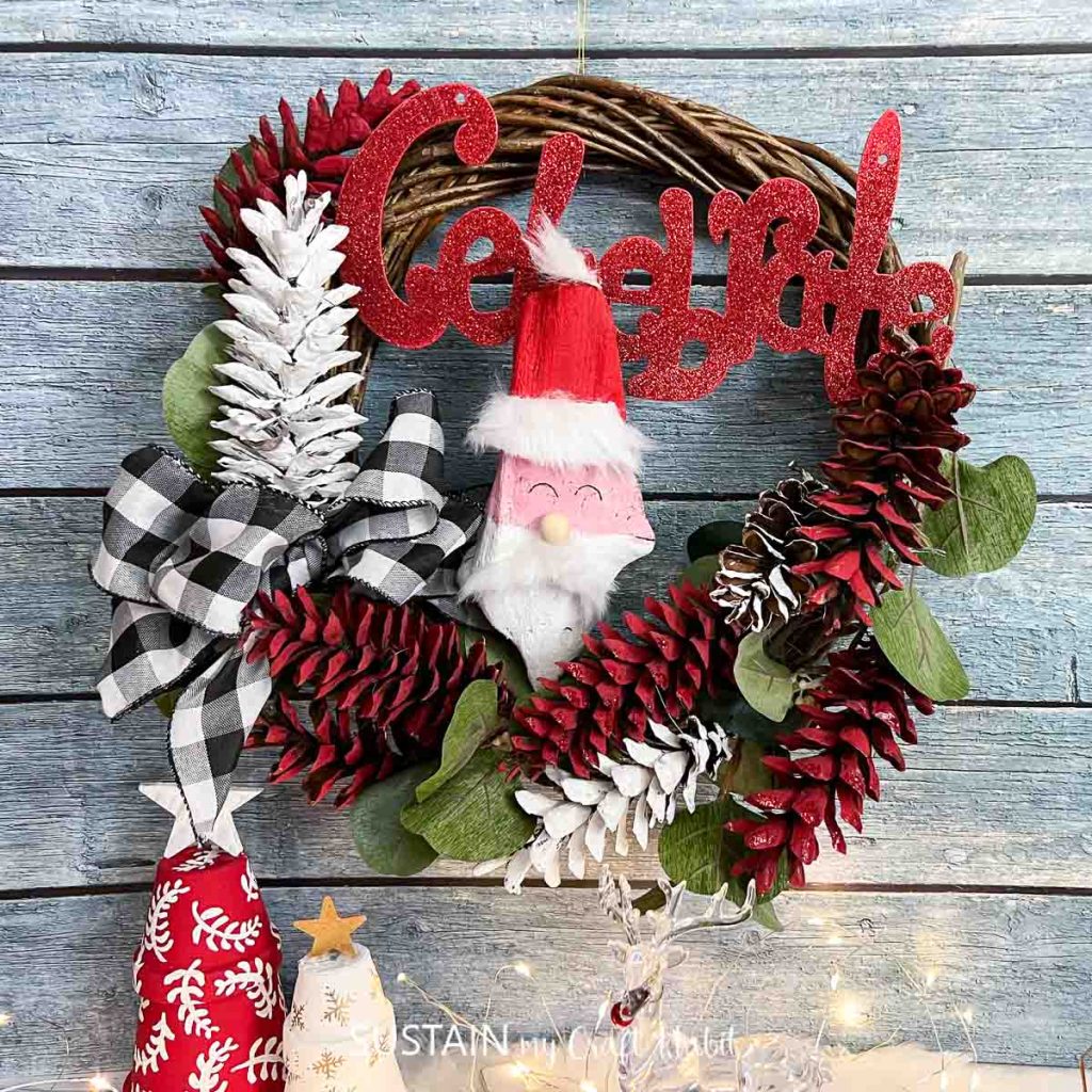 19 DIY Christmas Wreaths Fun and Easy Holiday Decor Ideas