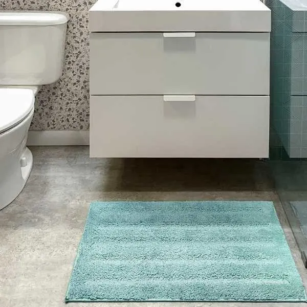 Classic bathroom with aqua rug.