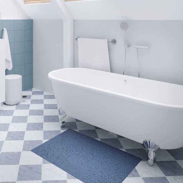 Vintage bathroom with sky blue rug.