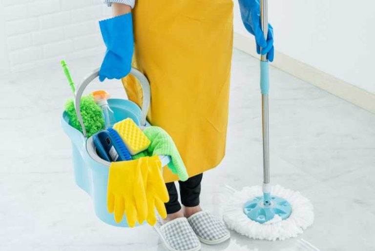 7 Day spring cleaning challenge featured image.