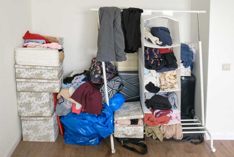 How to declutter and apartment beginners guide featured image