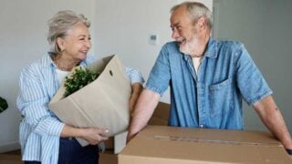 Downsizing checklist for seniors featured image.
