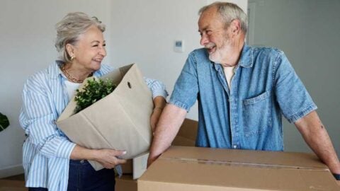 Downsizing checklist for seniors featured image.